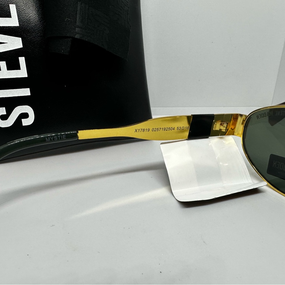 Steve Madden Gold Frame Sunglasses. Green Accents. New - Picture 4 of 7